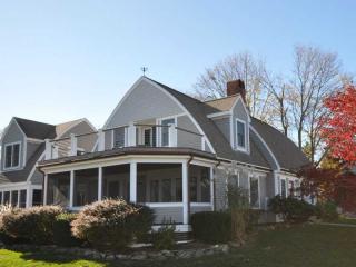 27 Brook St, Jamestown, RI 02835-1293