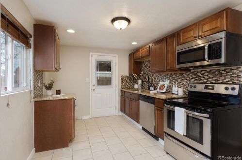 1084 Cleveland Pl, Denver CO  80601-2241 exterior