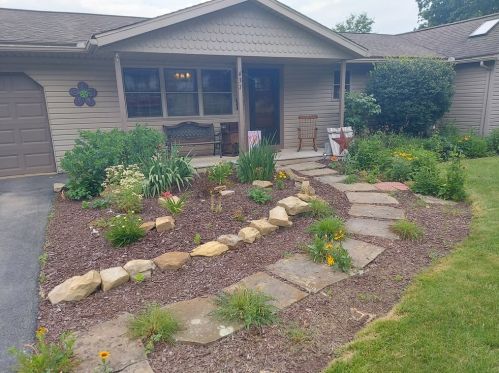 437 Wiley Ave, Franklin, PA 16323-2834