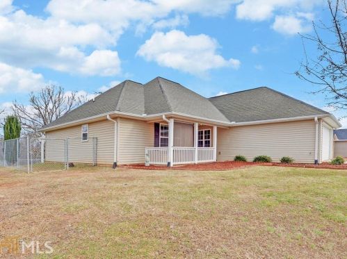 159 Russell Woods Dr, Mount Airy, GA 30563-4176