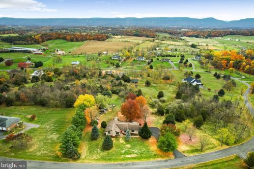 296 Fairview Cir, Woodstock, VA 22664-3026
