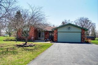 2833 Spruce Dr, Crete, IL 60417-4814