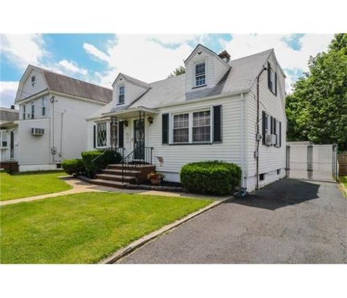107 Maple St, Avenel, NJ 07001-1814