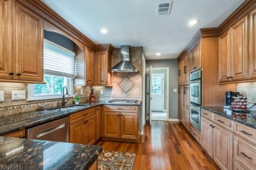 19 Cottonwood Dr, Dover NJ  07869-4707 exterior