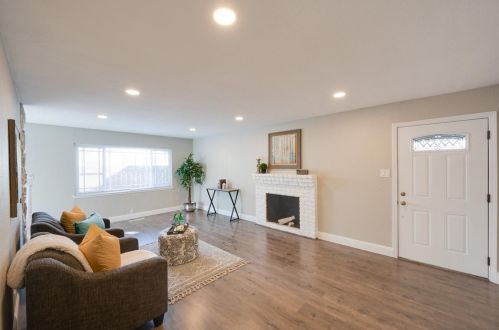 1360 Sunshine Dr, Concord CA  94520-4039 exterior
