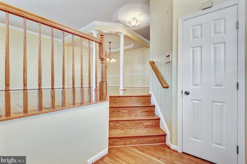 15851 Bobolink Dr, Woodbridge, VA 22191-5517