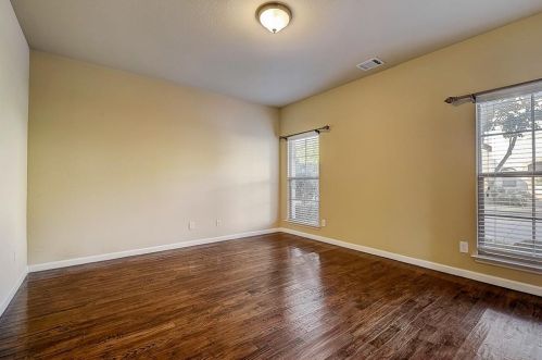 4272 Comanche Dr, Carrollton TX 75010-3300 exterior