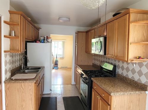 801 Valley Stream Dr, Wheeling, IL 60090-3994