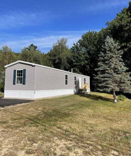 43 Willow St, Tilton, NH 03276-5720