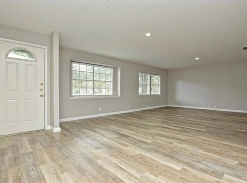 814 Emerald Wood Dr, Austin TX  78745-2128 exterior