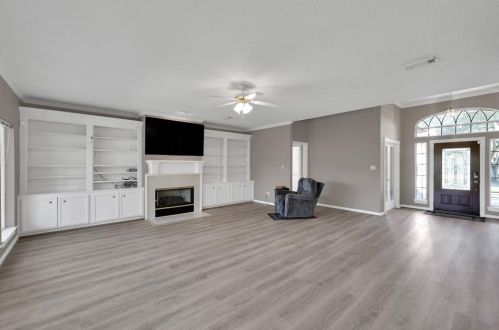 16 Westchester Dr, Conroe TX  77304-1144 exterior