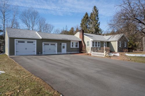 18 Old Coach Rd, Kingston, NH 03848-3442