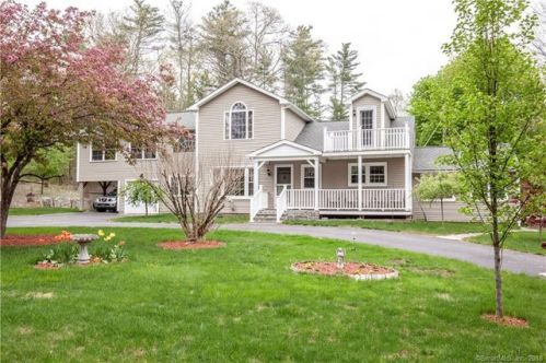 8 Blood Rd, Putnam, CT 06260-2801