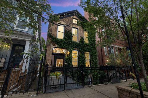 1255 Greenview Ave, Chicago, IL 60642-3318