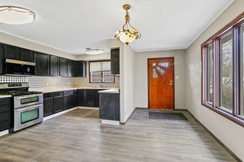 2414 Garden St, Joliet, IL 60435-1417