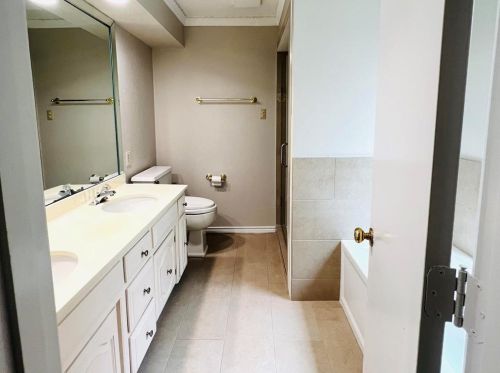 3021 Stonehenge Ln, Carrollton TX 75006-5211 exterior