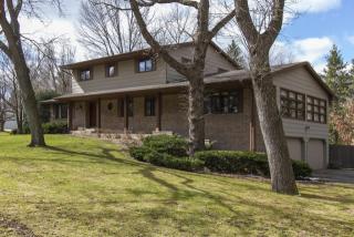 2176 Cape Cod Pl, Hopkins, MN 55305-2508