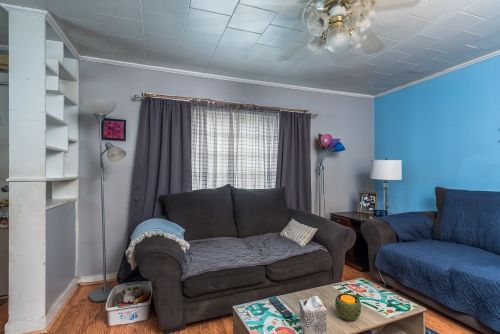 2827 Highland Ave, Forest View, IL 60402-2721