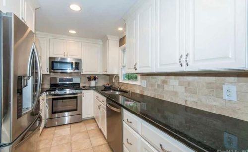 3 Green Ln, Greenwich CT  06831-5101 exterior