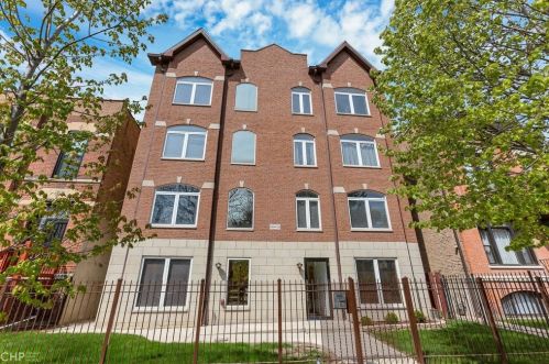 3552 Giles Ave, Chicago, IL 60653-1161