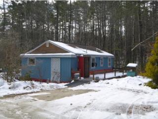 6 Spring St, Hillsboro, NH 03244-4528