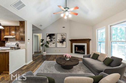 69 Blue Ridge Dr, Newnan, GA 30265-2124