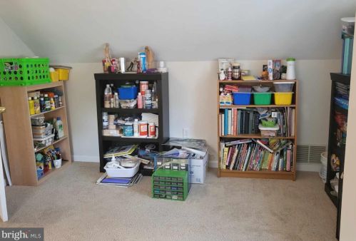 37 Longwood Dr, Trenton NJ 08620-2415 exterior