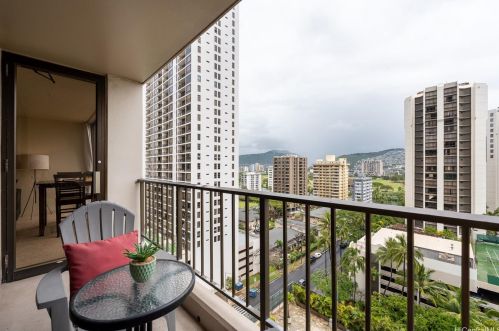 229 Paoakalani Ave, Honolulu HI 96815-3764 exterior