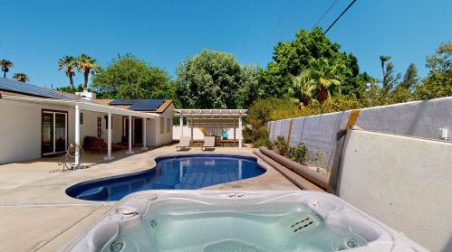 2290 Volturno Rd, Palm Springs, CA 92262-3873