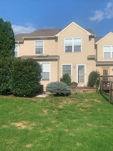 480 Wild Mint Ln, Allentown PA  18104-8405 exterior