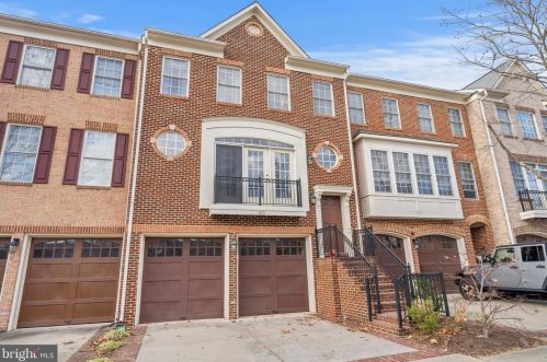 105 Herndon Mill Cir, Herndon VA  20170-4483 exterior