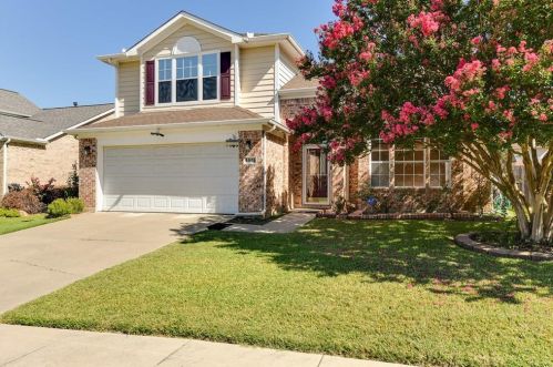 5505 Crater Lake Dr, Fort Worth, TX 76137-4455