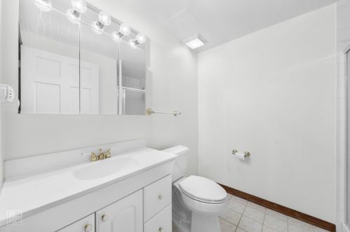 6972 Fieldstone Dr, Willowbrook IL  60527-6969 exterior