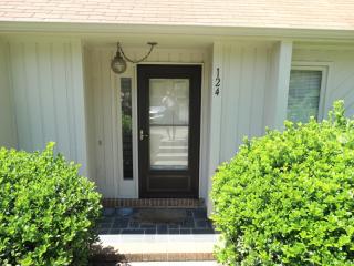 124 Woodbridge Ln, Chapel Hill NC  27514-1831 exterior