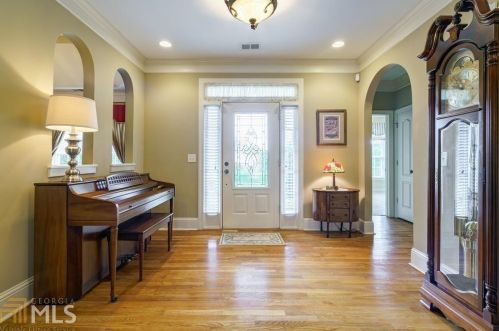 500 Sandy Cove Dr, Loganville, GA 30052-2938