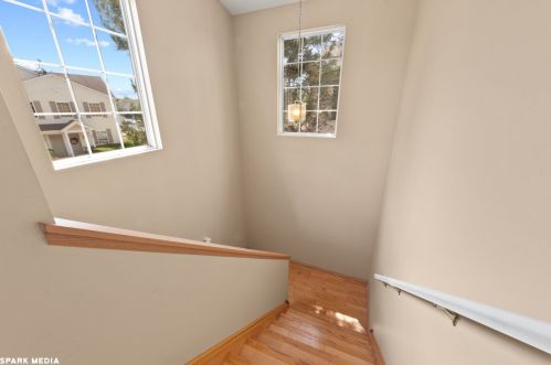 625 Silverstone Dr, Carpentersville, IL 60110-1181