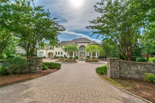 3204 Bridle Trl, Greensboro, NC 27407-7213