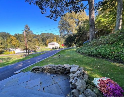 45 Patmar Dr, Upper Stepney, CT 06468-1514