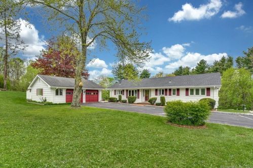 69 Bagburn Rd, Upper Stepney, CT 06468-1432