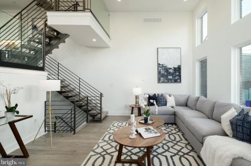 1025 22nd St, Philadelphia, PA 19146-0025