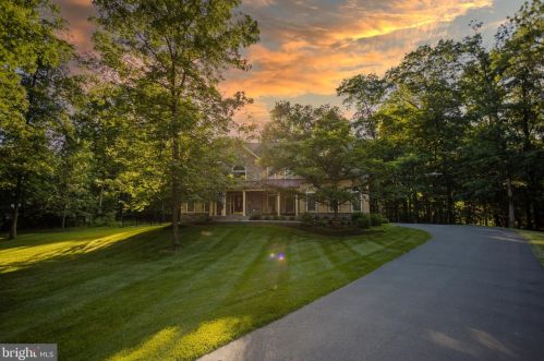 19663 Lovella Country Ct, Purcellville, VA 20132-4256