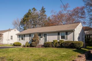 5 Linda Ln, Clark, NJ 07066-2629