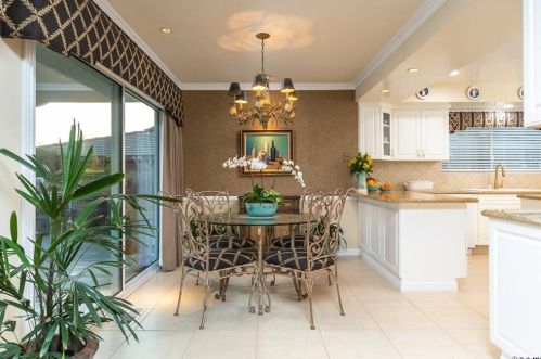 1629 Heather Ridge Dr, Glendale CA  91207-1035 exterior
