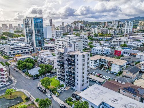 907 Birch St, Honolulu HI  96814-2321 exterior