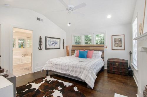 4142 Haverhill Dr, Atlanta GA  30342-3818 exterior