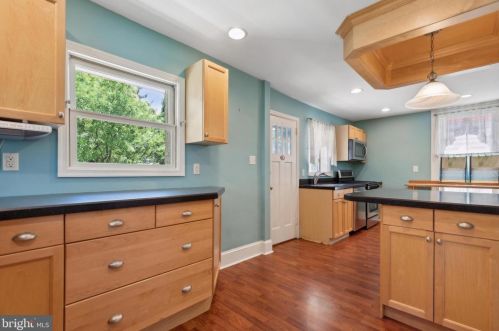 28 Gravers Ln, Philadelphia PA 19118-4132 exterior