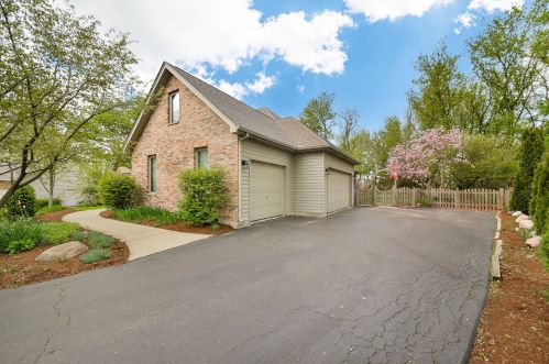 735 Ridgelawn Trl, Batavia IL  60510-8699 exterior