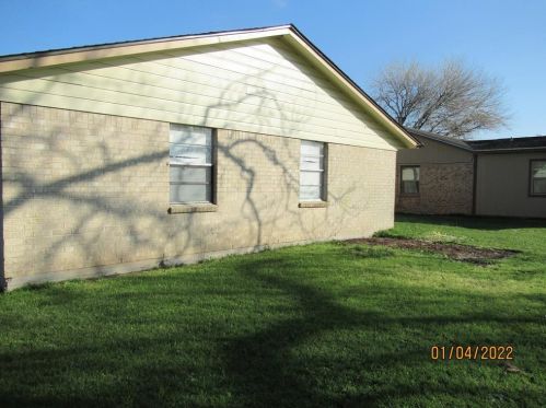 733 Live Oak St, Angleton TX  77515-4262 exterior
