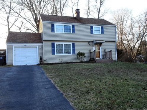 10 Blackwatch Ln, Gales Ferry, CT 06339-1707