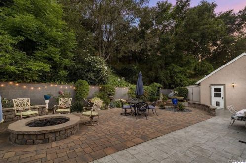 1048 Eilinita Ave, Glendale CA  91208-1130 exterior